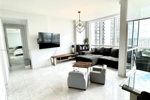 Condo in Sunny Isles Beach, Florida, 2 bedrooms  № 1103008 - photo 9