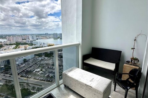 Condominio en venta en Sunny Isles Beach, Florida, 2 dormitorios, 146.51 m2 № 1103008 - foto 24