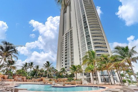 Condo in Sunny Isles Beach, Florida, 2 bedrooms  № 1103008 - photo 1