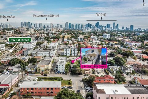 Propiedad comercial en venta en Miami, Florida, 148.83 m2 № 12378 - foto 1