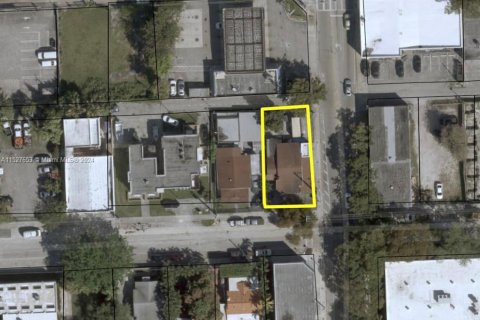 Commercial property in Miami, Florida № 993307 - photo 2