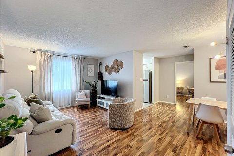 Condominio en venta en Longwood, Florida, 1 dormitorio, 61.87 m2 № 1397927 - foto 1