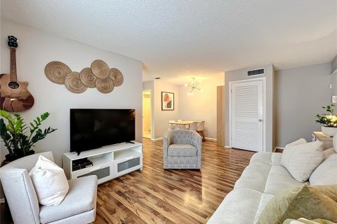 Condominio en venta en Longwood, Florida, 1 dormitorio, 61.87 m2 № 1397927 - foto 4