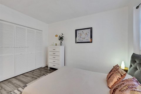Condominio en venta en Hallandale Beach, Florida, 1 dormitorio, 52.4 m2 № 1208450 - foto 10