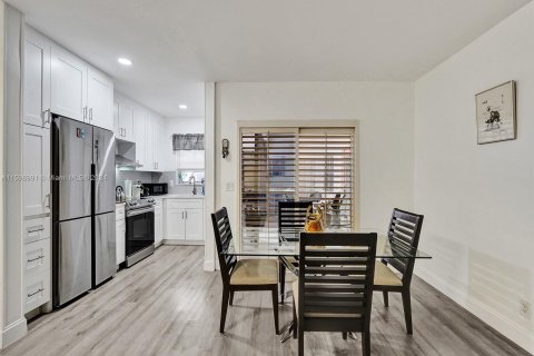 Condominio en venta en Hallandale Beach, Florida, 1 dormitorio, 52.4 m2 № 1208450 - foto 4