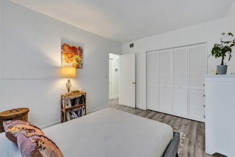 Condominio en venta en Hallandale Beach, Florida, 1 dormitorio, 52.4 m2 № 1208450 - foto 9