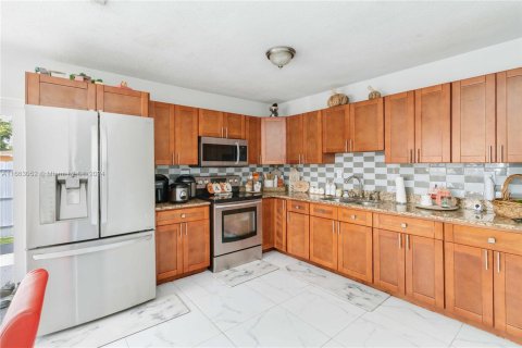 Casa en venta en Hialeah, Florida, 4 dormitorios, 114.46 m2 № 1374250 - foto 15