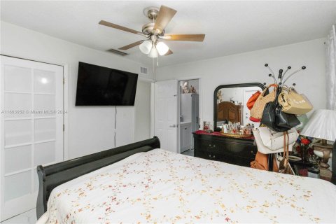 Casa en venta en Hialeah, Florida, 4 dormitorios, 114.46 m2 № 1374250 - foto 19