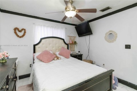 Villa ou maison à vendre à Hialeah, Floride: 4 chambres, 114.46 m2 № 1374250 - photo 21