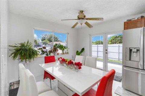 Casa en venta en Hialeah, Florida, 4 dormitorios, 114.46 m2 № 1374250 - foto 13