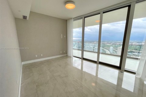 Condominio en venta en Sunny Isles Beach, Florida, 2 dormitorios, 120.4 m2 № 1374251 - foto 19