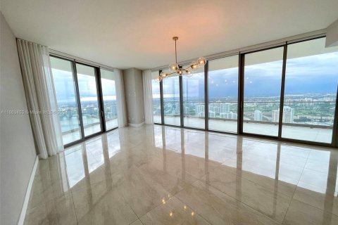 Condominio en venta en Sunny Isles Beach, Florida, 2 dormitorios, 120.4 m2 № 1374251 - foto 12