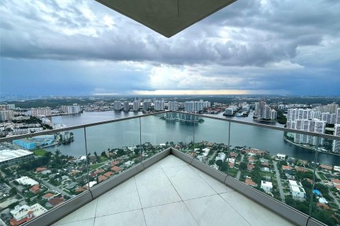 Condominio en venta en Sunny Isles Beach, Florida, 2 dormitorios, 120.4 m2 № 1374251 - foto 25