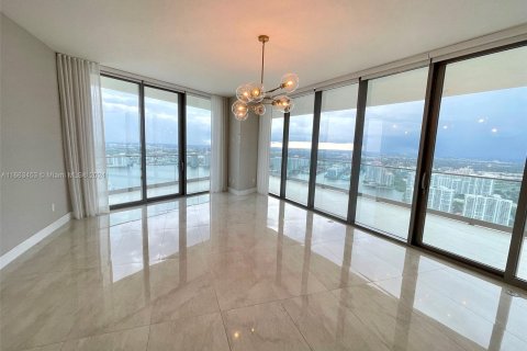 Condo in Sunny Isles Beach, Florida, 2 bedrooms  № 1374251 - photo 11