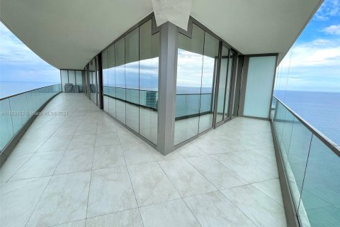 Copropriété à vendre à Sunny Isles Beach, Floride: 2 chambres, 120.4 m2 № 1374251 - photo 1