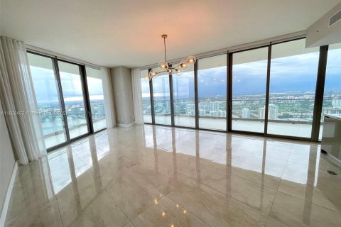 Condominio en venta en Sunny Isles Beach, Florida, 2 dormitorios, 120.4 m2 № 1374251 - foto 10