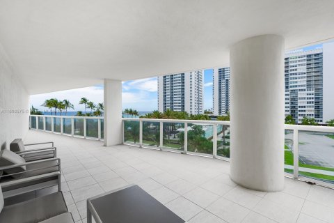 Condominio en venta en Hallandale Beach, Florida, 2 dormitorios, 165.55 m2 № 1374288 - foto 16