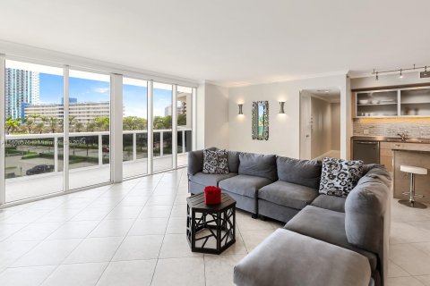 Copropriété à vendre à Hallandale Beach, Floride: 2 chambres, 165.55 m2 № 1374288 - photo 30