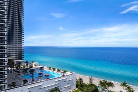 Condo in Hallandale Beach, Florida, 2 bedrooms  № 1374288 - photo 2