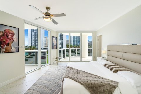 Condo in Hallandale Beach, Florida, 2 bedrooms  № 1374288 - photo 21