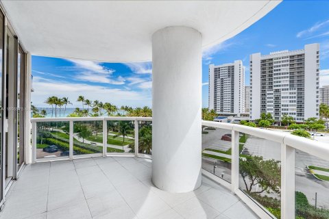 Condominio en venta en Hallandale Beach, Florida, 2 dormitorios, 165.55 m2 № 1374288 - foto 22