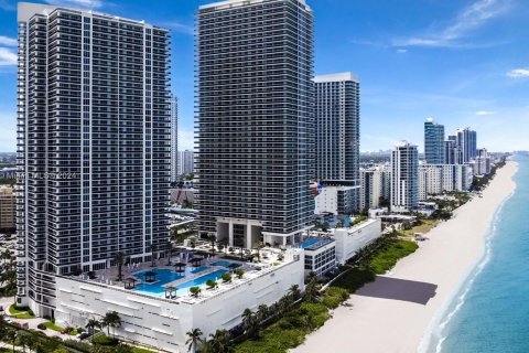 Condo in Hallandale Beach, Florida, 2 bedrooms  № 1374288 - photo 6