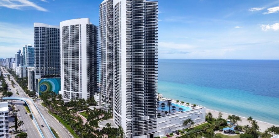 Condo à Hallandale Beach, Floride, 2 chambres  № 1374288