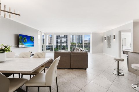 Condominio en venta en Hallandale Beach, Florida, 2 dormitorios, 165.55 m2 № 1374288 - foto 28