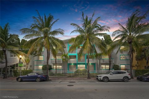 Condo in Miami Beach, Florida, 1 bedroom  № 1269772 - photo 1