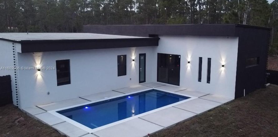 Villa ou maison à Lehigh Acres, Floride 4 chambres, 157.56 m2 № 1220505