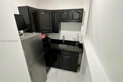 Casa en venta en Miami, Florida, 4 dormitorios, 147.71 m2 № 1439947 - foto 9