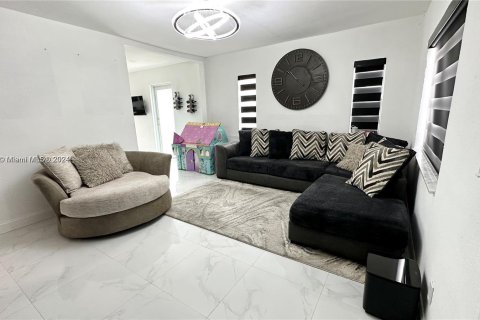 Casa en venta en Miami, Florida, 4 dormitorios, 147.71 m2 № 1439947 - foto 20