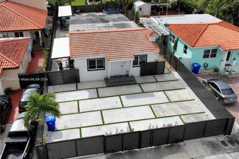 Casa en venta en Miami, Florida, 4 dormitorios, 147.71 m2 № 1439947 - foto 1