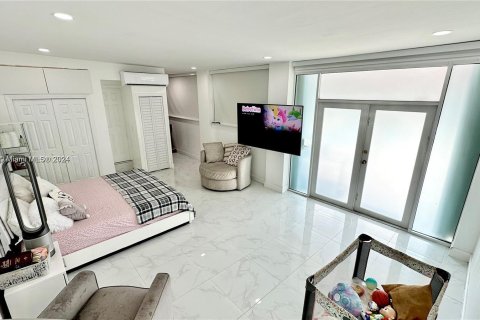 Casa en venta en Miami, Florida, 4 dormitorios, 147.71 m2 № 1439947 - foto 11