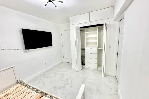 Casa en venta en Miami, Florida, 4 dormitorios, 147.71 m2 № 1439947 - foto 12