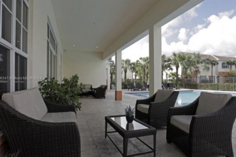Villa ou maison à vendre à Pompano Beach, Floride: 3 chambres, 210.7 m2 № 1189355 - photo 2