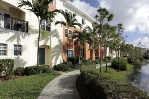 Villa ou maison à vendre à Pompano Beach, Floride: 3 chambres, 210.7 m2 № 1189355 - photo 1