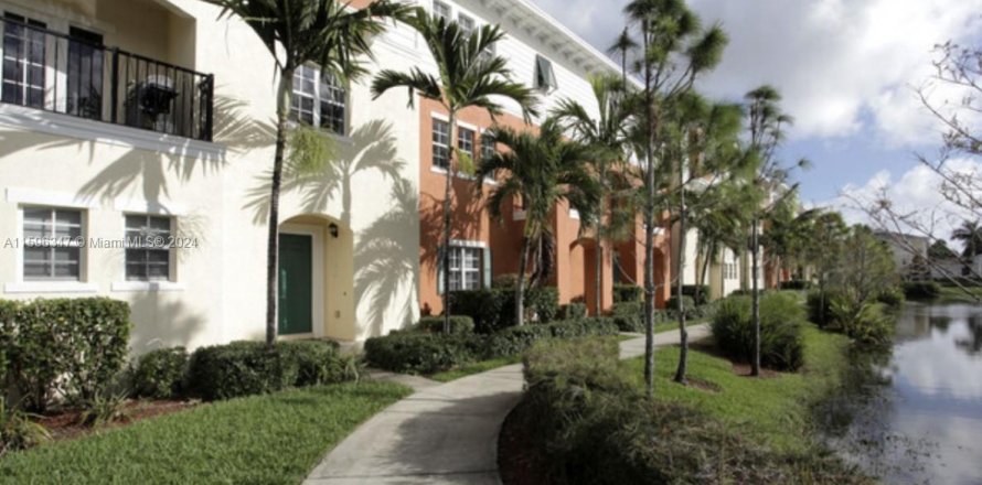 Villa ou maison à Pompano Beach, Floride 3 chambres, 210.7 m2 № 1189355