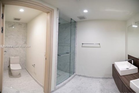 Condo in Miami, Florida, 1 bedroom  № 1367599 - photo 15