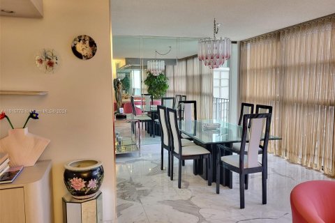 Copropriété à vendre à Hallandale Beach, Floride: 2 chambres, 135.17 m2 № 1316058 - photo 13