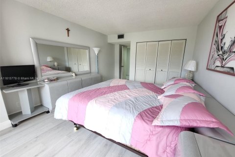 Copropriété à vendre à Hallandale Beach, Floride: 2 chambres, 135.17 m2 № 1316058 - photo 18