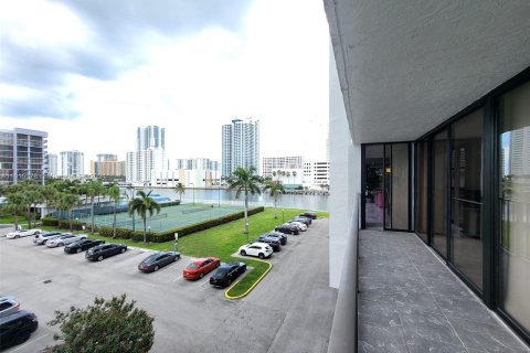 Copropriété à vendre à Hallandale Beach, Floride: 2 chambres, 135.17 m2 № 1316058 - photo 7