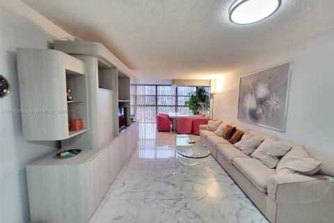 Condo in Hallandale Beach, Florida, 2 bedrooms  № 1316058 - photo 6