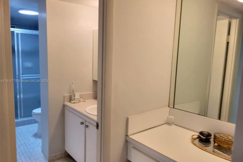 Copropriété à vendre à Hallandale Beach, Floride: 2 chambres, 135.17 m2 № 1316058 - photo 26