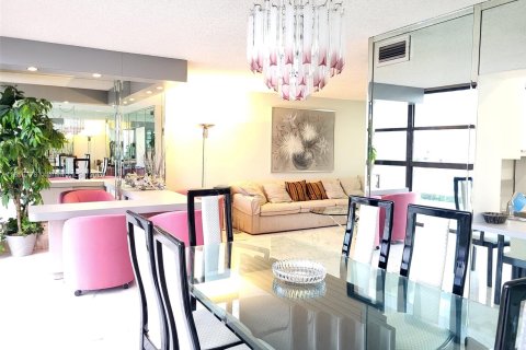 Condominio en venta en Hallandale Beach, Florida, 2 dormitorios, 135.17 m2 № 1316058 - foto 8