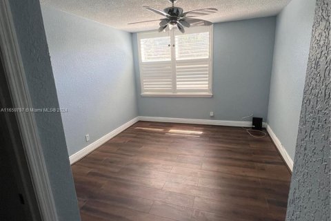 Condo in Davie, Florida, 2 bedrooms  № 1365298 - photo 11