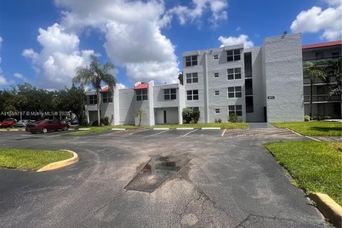 Condo in Davie, Florida, 2 bedrooms  № 1365298 - photo 1