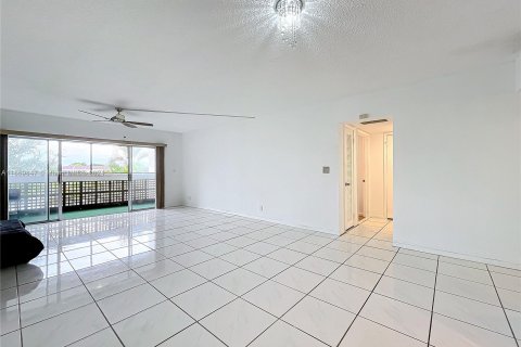 Condo in Lauderhill, Florida, 2 bedrooms  № 1365302 - photo 4