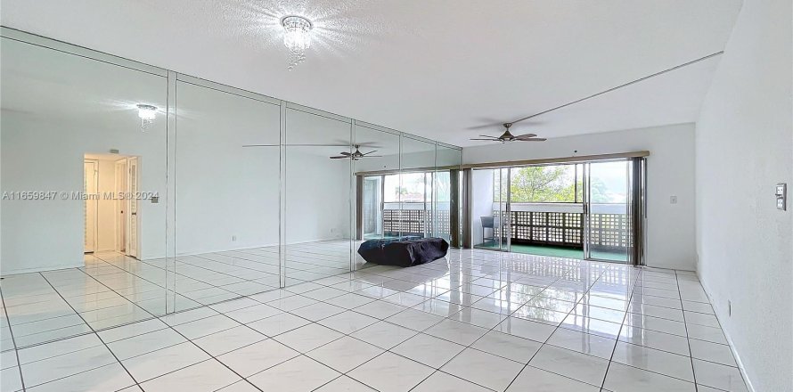 Condo in Lauderhill, Florida, 2 bedrooms  № 1365302