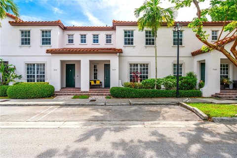 Touwnhouse à vendre à Miami, Floride: 3 chambres, 161.65 m2 № 1365303 - photo 1